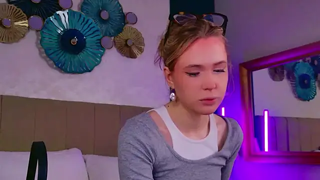 Snapshot of Beckie_White chatting on March 1, 8:55 pm Beckie White online show from March 1, 8:55 pm