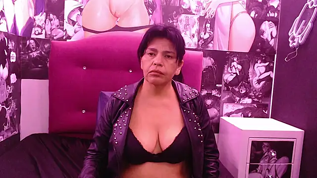 Snapshot of jennifer_0717 chatting on February 15, 6:59 pm jennifer 0717 online show from February 15, 6:59 pm