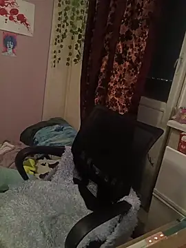 Snapshot of PinkyDavi chatting on February 8, 10:02 pm PinkyDavi online show from February 8, 10:02 pm