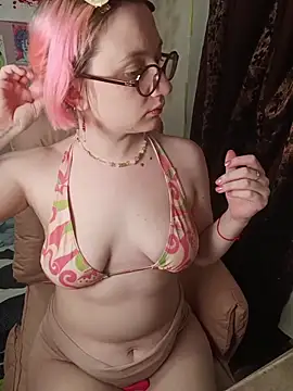 PinkyDavi online show from April 12, 5:40 pm