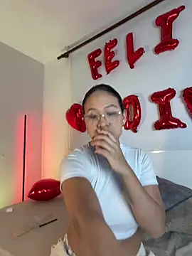 HoneyDolllXXX online show from February 16, 12:07 am