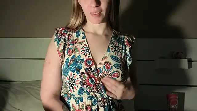 petiteetoile online show from April 18, 11:47 am