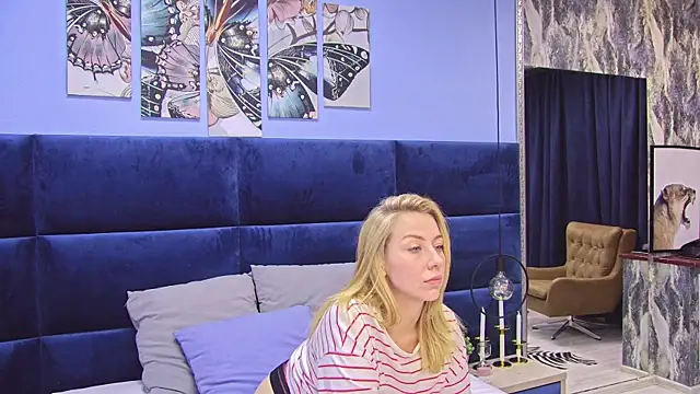 Snapshot of LovelyMiley chatting on February 19, 3:30 pm LovelyMiley online show from February 19, 3:30 pm