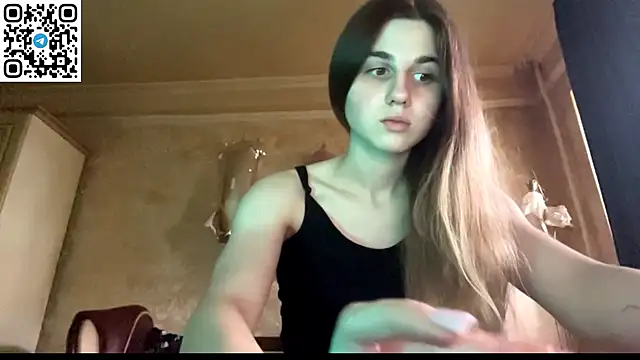 Snapshot of LovelySilk_63 chatting on May 17, 7:17 am LovelySilk 63 online show from May 17, 7:17 am