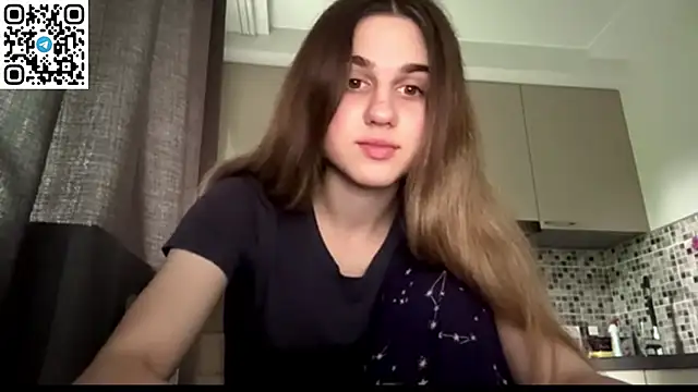 Snapshot of LovelySilk_63 chatting on June 7, 8:29 am LovelySilk 63 online show from June 7, 8:29 am