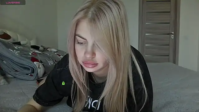 ShamlesssAdell online show from April 20, 1:58 pm