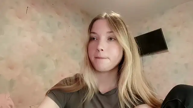 TiaBIanks online show from March 25, 6:19 am