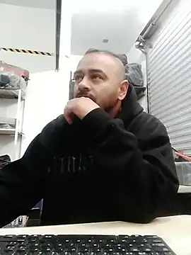 Snapshot of OMARMEX1 chatting on April 23, 12:29 pm OMARMEX1 online show from April 23, 12:29 pm