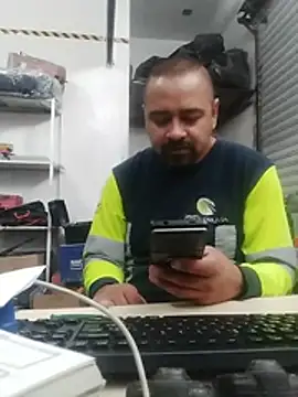 Snapshot of OMARMEX1 chatting on April 29, 1:26 pm OMARMEX1 online show from April 29, 1:26 pm