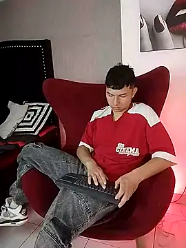 Snapshot of Liam_Sean chatting on February 27, 12:27 pm Liam Sean online show from February 27, 12:27 pm