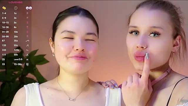 Snapshot of BertaForth chatting on February 19, 7:26 am BertaForth online show from February 19, 7:26 am