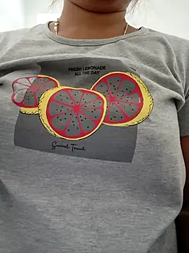 Snapshot of Fantasy_Queen94 chatting on February 9, 3:10 am Fantasy Queen94 online show from February 9, 3:10 am