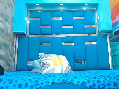 warmNoah online show from February 28, 7:26 pm