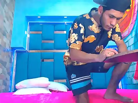 warmNoah online show from March 9, 7:07 pm