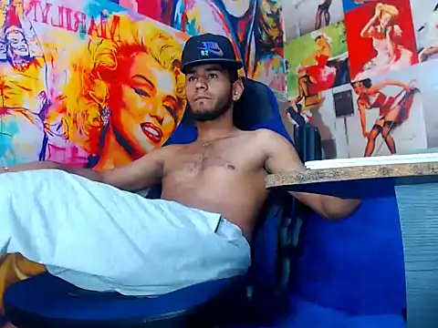 warmNoah online show from April 8, 7:03 pm