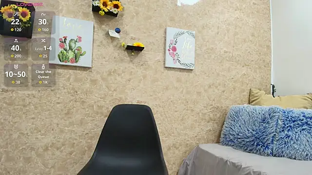 Snapshot of Sophie_Tyler chatting on May 4, 1:40 pm Sophie Tyler online show from May 4, 1:40 pm