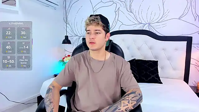 rayan linxx online show from April 12, 7:30 pm