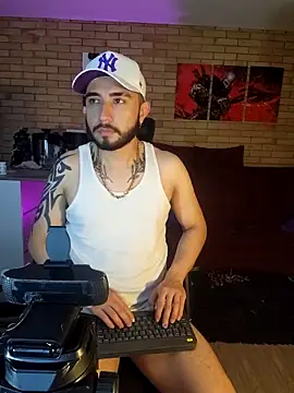 Snapshot of dave_wolf7 chatting on February 18, 12:23 pm dave wolf7 online show from February 18, 12:23 pm