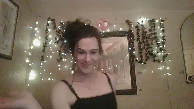 Snapshot of sillymillie4 chatting on February 10, 2:37 am sillymillie4 online show from February 10, 2:37 am