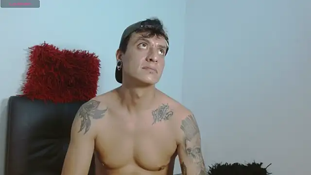 Snapshot of SkinnyDevil12 chatting on February 15, 7:51 am SkinnyDevil12 online show from February 15, 7:51 am