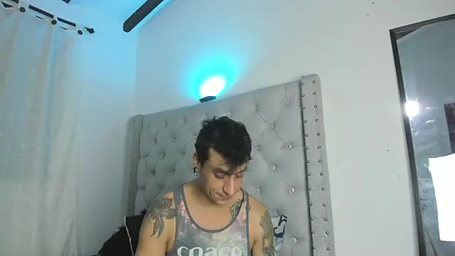 Snapshot of SkinnyDevil12 chatting on February 21, 3:40 am SkinnyDevil12 online show from February 21, 3:40 am