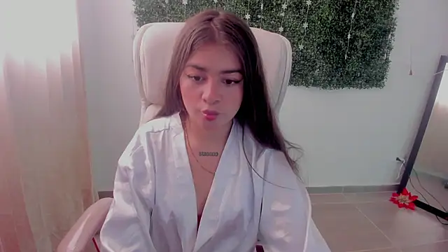 Brunnettee 1 online show from July 12, 4:53 pm