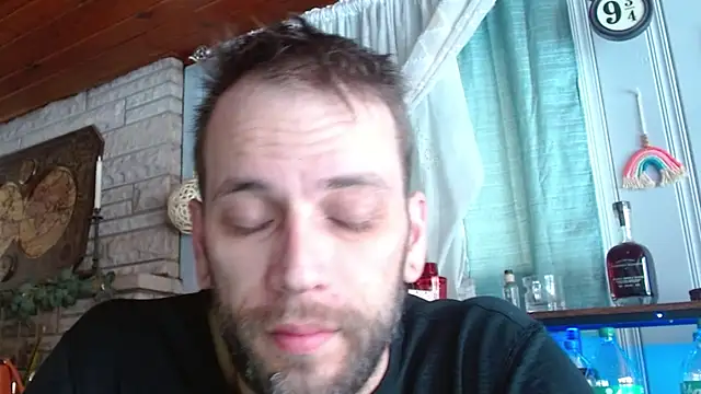 Snapshot of cguffey2284 chatting on February 14, 4:04 pm cguffey2284 online show from February 14, 4:04 pm