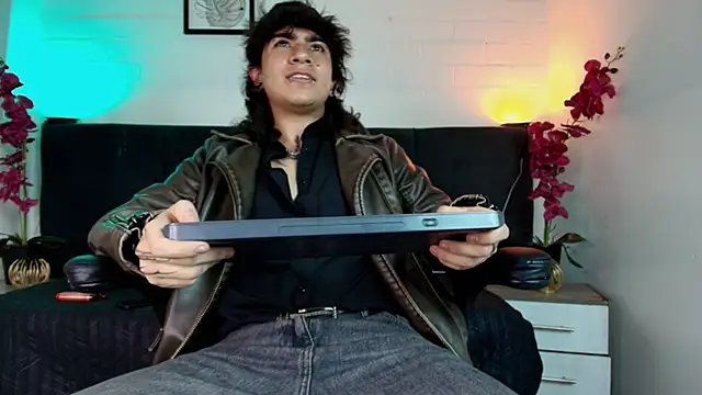 Axell Kussh online show from April 22, 3:31 am