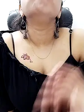 Snapshot of Tamil_sexy_doll chatting on February 7, 12:36 am Tamil sexy doll online show from February 7, 12:36 am