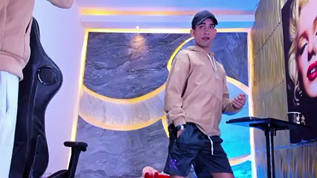 Snapshot of couplehot_sex_ chatting on February 24, 3:59 am couplehot sex online show from February 24, 3:59 am