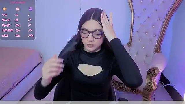 MAHYRA TAY online show from March 23, 7:07 pm