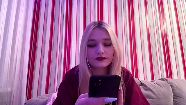 Snapshot of MiaBerlateen chatting on February 19, 6:15 pm MiaBerlateen online show from February 19, 6:15 pm