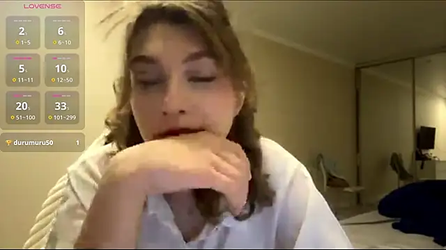 Snapshot of ElliKrovel chatting on February 20, 3:23 pm ElliKrovel online show from February 20, 3:23 pm