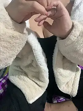 Snapshot of hamoi11 chatting on February 8, 10:29 am hamoi11 online show from February 8, 10:29 am