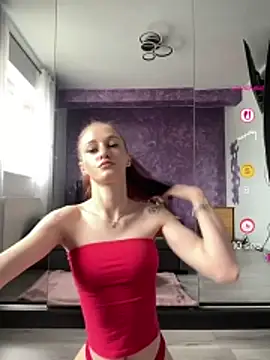 Snapshot of Roxyfoxyyy chatting on May 19, 6:20 am Roxyfoxyyy online show from May 19, 6:20 am