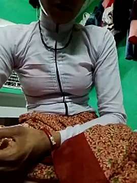 Snapshot of Komal4050 chatting on May 13, 5:49 am Komal4050 online show from May 13, 5:49 am
