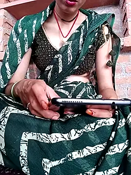 Snapshot of Komal4050 chatting on July 4, 2:18 am Komal4050 online show from July 4, 2:18 am