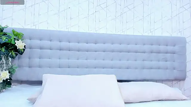 MiiaTauro online show from March 23, 1:37 pm