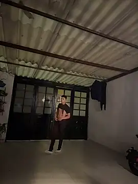 Snapshot of Eros_lee chatting on February 11, 3:33 am Eros lee online show from February 11, 3:33 am