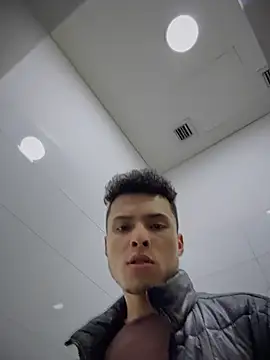 Snapshot of Eros_lee chatting on February 19, 11:56 pm Eros lee online show from February 19, 11:56 pm