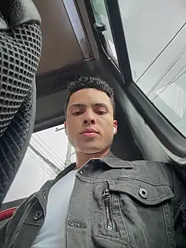 Snapshot of Eros_lee chatting on March 2, 6:04 pm Eros lee online show from March 2, 6:04 pm