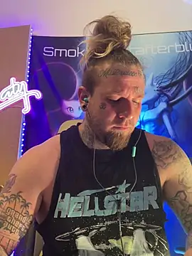 Snapshot of Smokebluntafterblunt chatting on February 14, 1:19 pm Smokebluntafterblunt online show from February 14, 1:19 pm