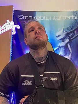 Smokebluntafterblunt online show from March 9, 6:45 pm