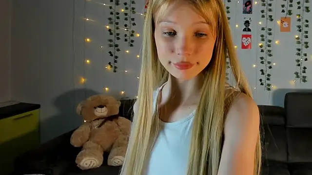 Kiracute18 online show from March 14, 5:18 pm