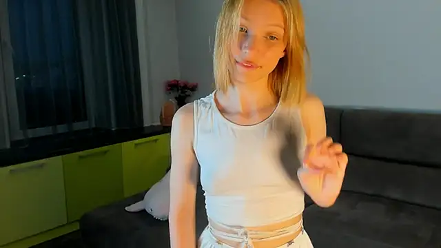 Kiracute18 online show from June 1, 4:52 pm