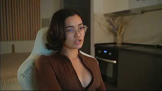 Snapshot of Eliasian chatting on February 20, 7:54 am Eliasian online show from February 20, 7:54 am