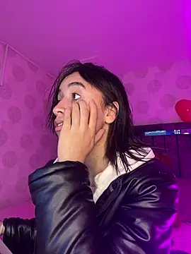 Snapshot of alahia_pink chatting on February 27, 2:33 am alahia pink online show from February 27, 2:33 am