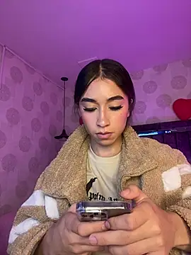 Snapshot of alahia_pink chatting on March 4, 1:55 am alahia pink online show from March 4, 1:55 am