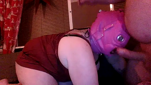 Snapshot of plussizeslut chatting on February 6, 11:19 pm plussizeslut online show from February 6, 11:19 pm