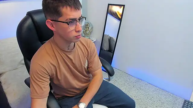 Snapshot of Tommas_Jhonson chatting on February 28, 1:39 am Tommas Jhonson online show from February 28, 1:39 am